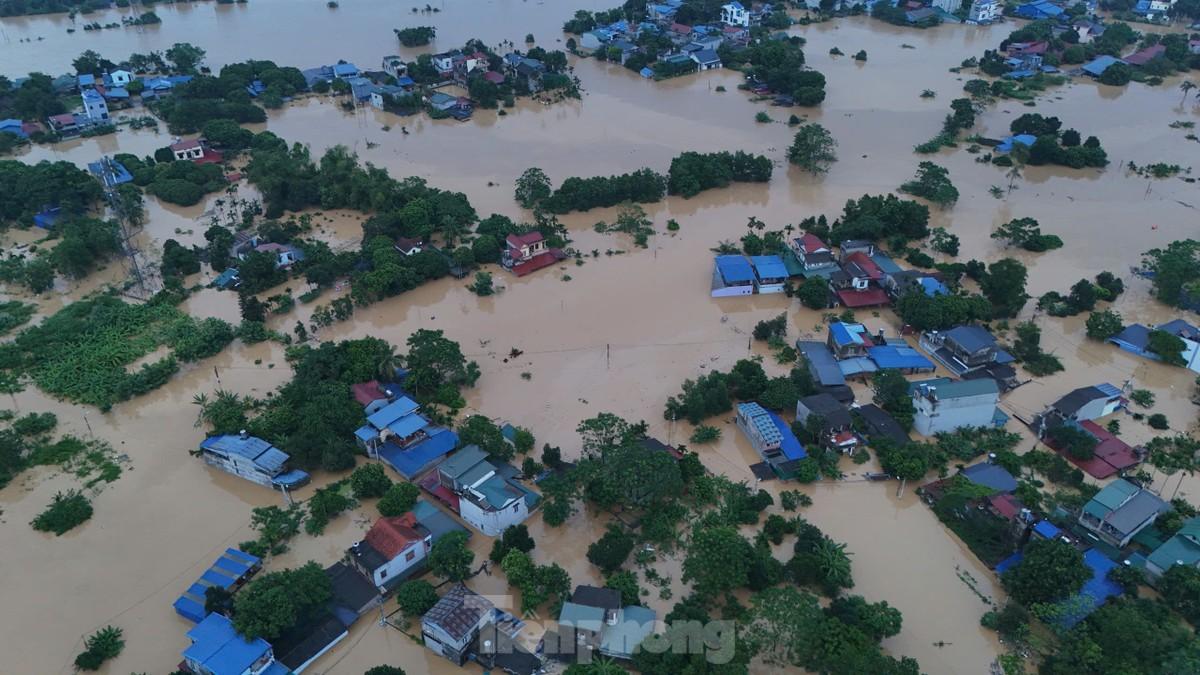 Vận chuyển thực phẩm hỗ trợ người dân vùng bão lũ thế nào cho an toàn, tránh ngộ độc? - Ảnh 1.