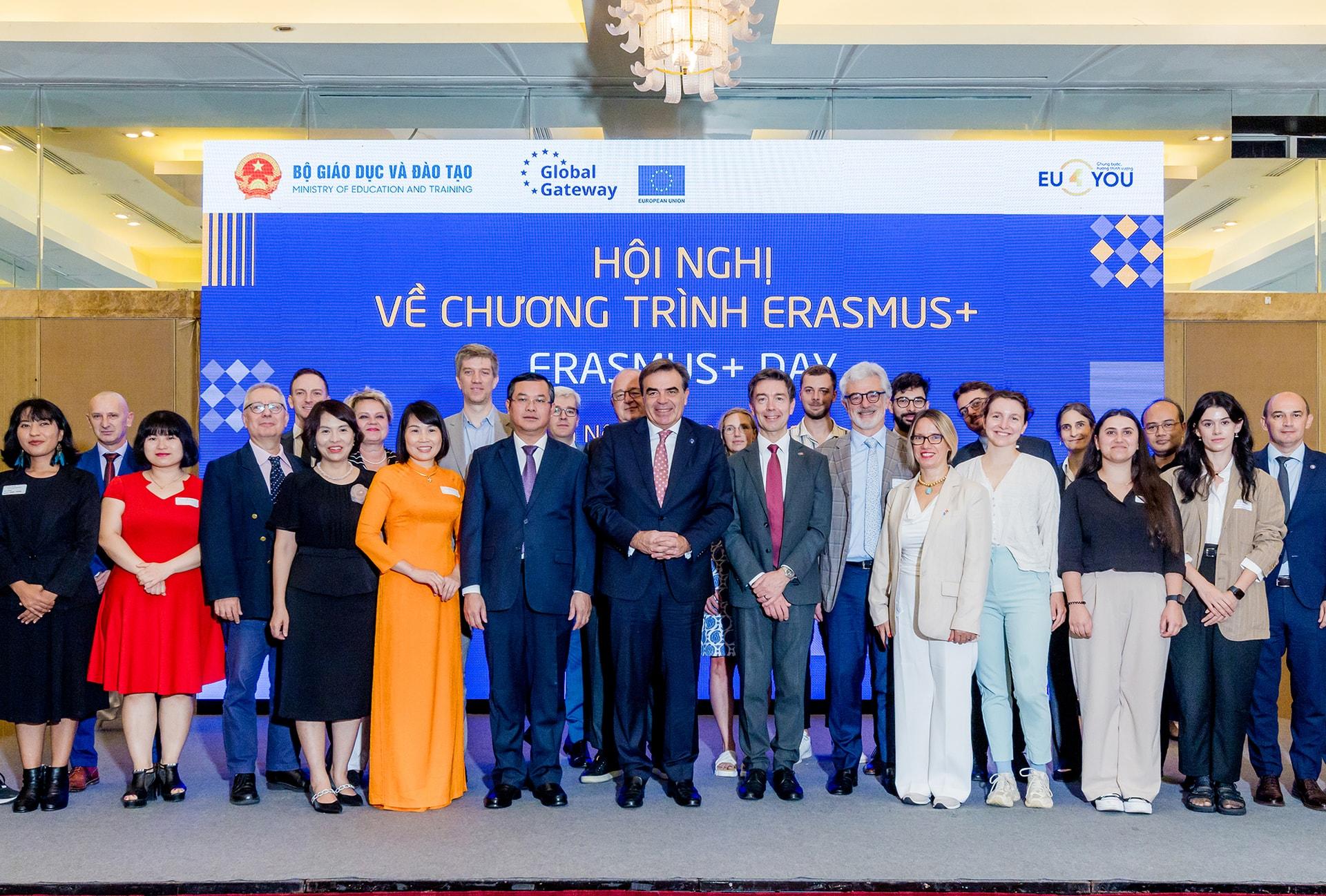 hỏi-về-chương-trinh-erasmus-.jpg