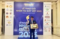 Ứng viên Phó Giáo sư Dược trẻ nhất nhận Giải Nhân tài Đất Việt 2023