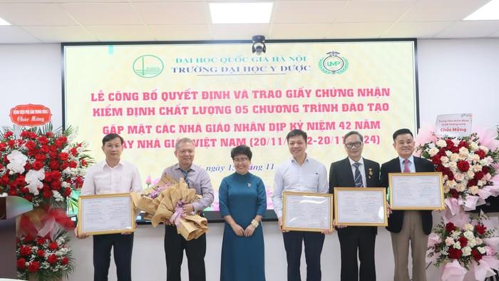 Trường Đại học Y Dược có thêm 5 chương trình được cấp chứng nhận kiểm định chất lượng - Ảnh 1