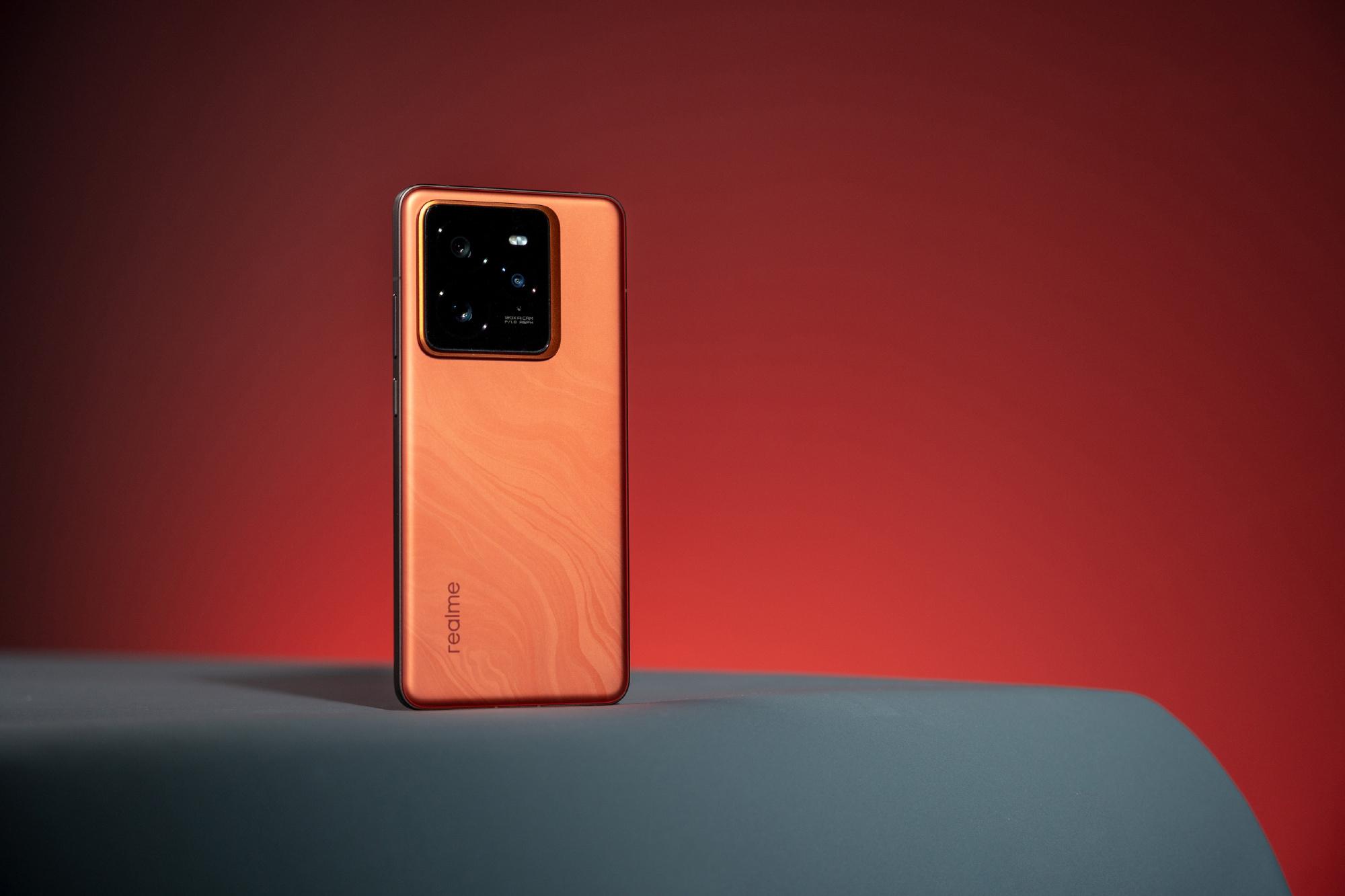 Cho rằng Xiaomi 15 giá 15,9 triệu là quá rẻ, realme vừa ra mắt smartphone Snapdragon 8 Elite giá chỉ hơn 12 triệu đồng: Camera chụp ảnh dưới nước, pin 6.500mAh - Ảnh 1.