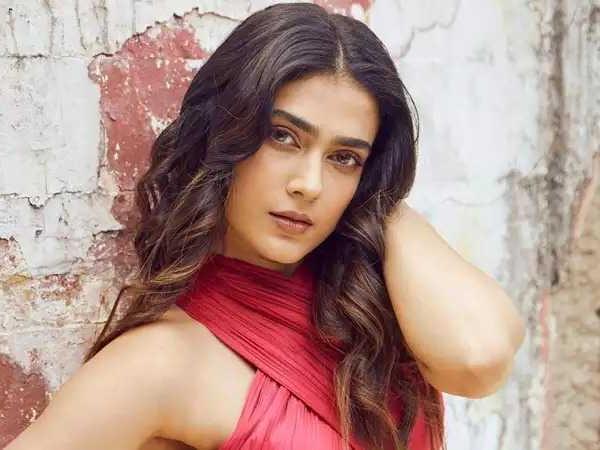 Aakanksha Singh - Career, Age, Height, Biography, Husband, Family