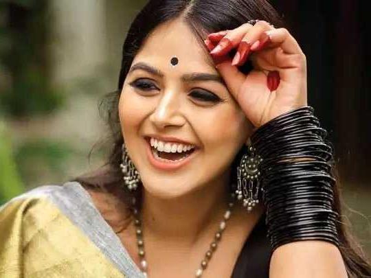 Monal Gajjar - Career, Age, Height, Biography, Relationship, Family