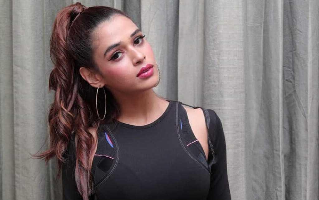 Shalmali Kholgade (singer) - career, age, height, biography, husband, family