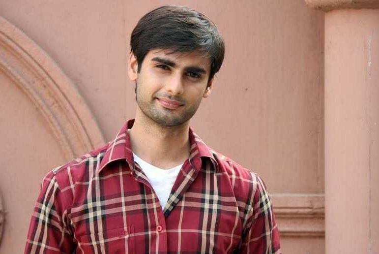 Varun Kapoor - Biography, Age, Career, Height, Wife, Family