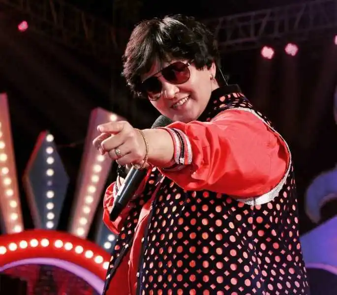 Falguni Pathak - Awards, Best Songs, Biography, Birthday, Career, Age