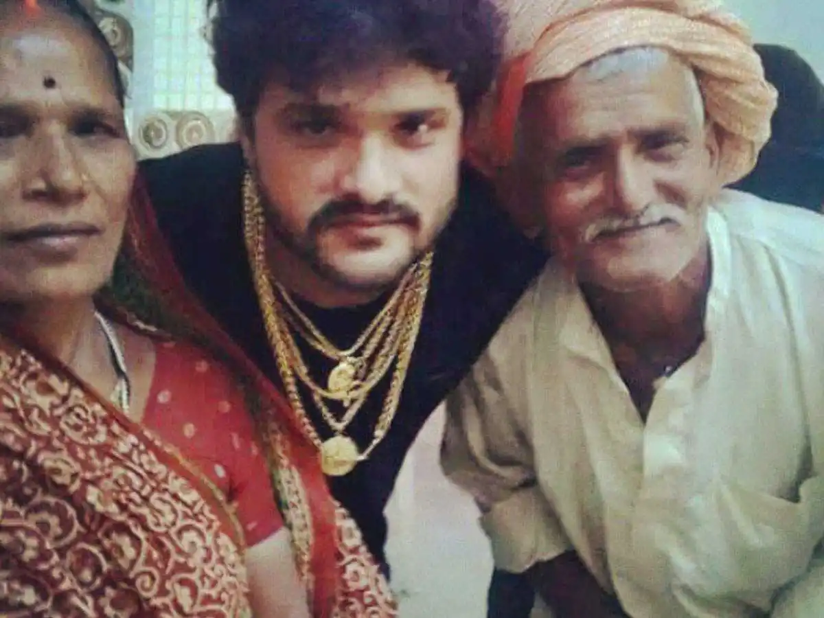 Khesari Lal Yadav - Biography, Best Movies, Career, Age, Controversy, Wife, Family.