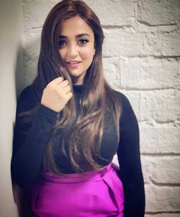 Monali Thakur - Best Songs, Age, Husband, Family, Education, Childhood, Career.