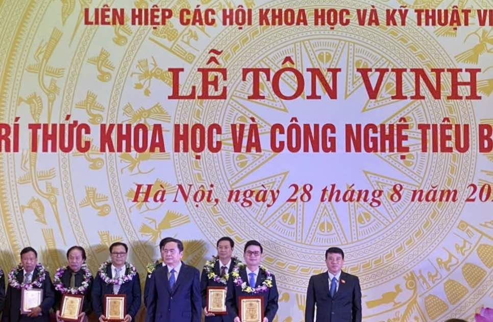  Phó Giáo sư Nguyễn Trung Thành: NCKH gắn với mục tiêu “môi trường không ô nhiễm” 