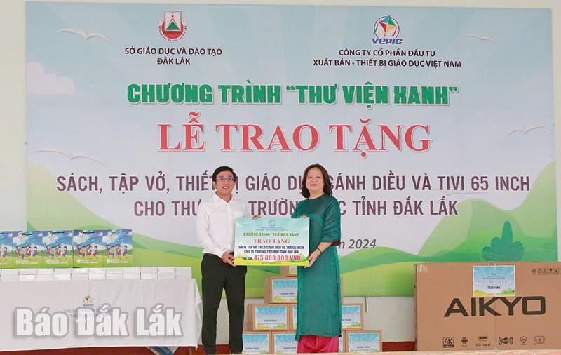  "Thư viện xanh" đến với học trò ở Đắk Lắk 