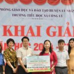 VEPIC tặng 47 bộ thiết bị giáo dục, 949 bản sách cho Trường Tiểu học xã Công Lý