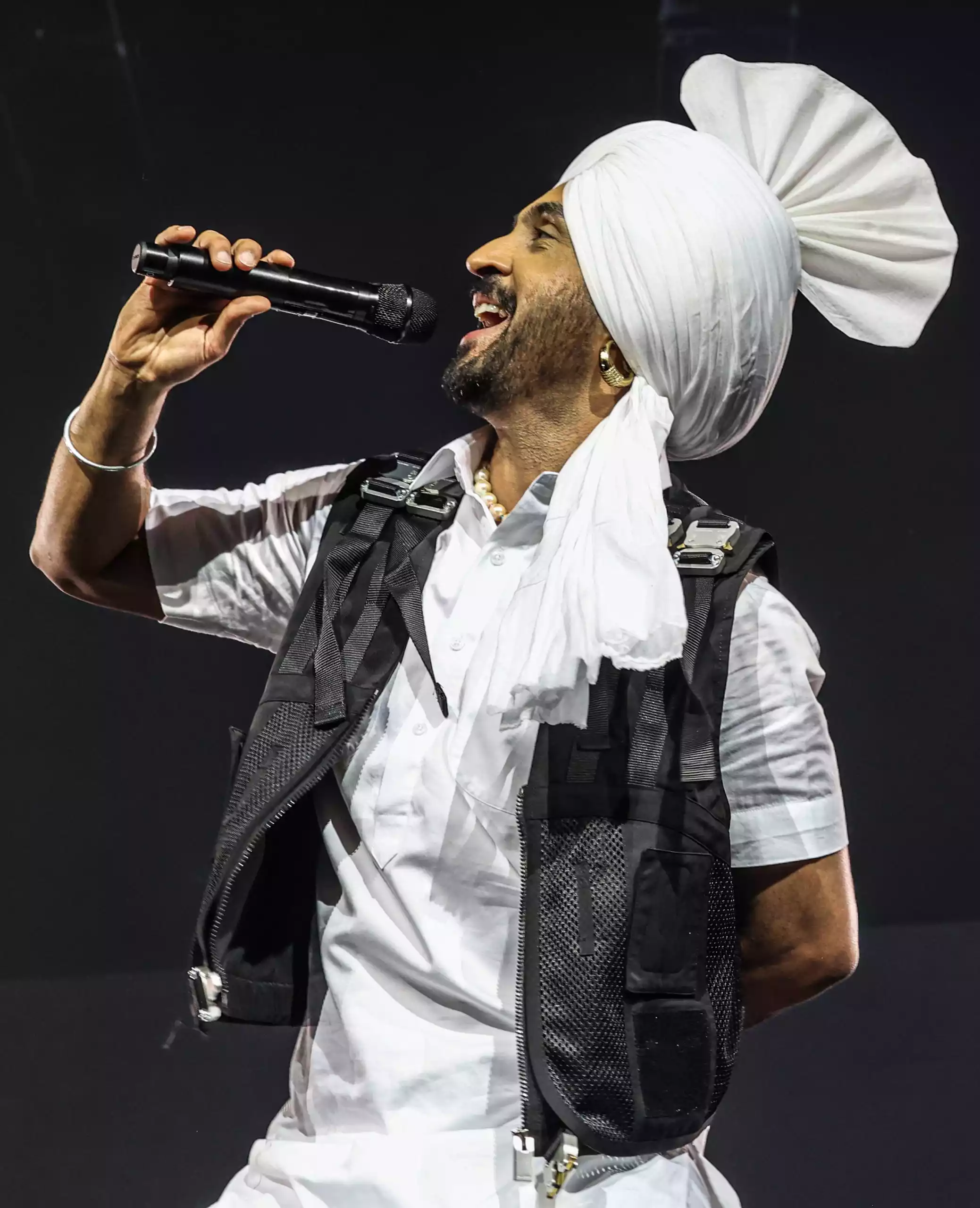 Diljit Dosanjh - Wife, Marriage, Age, Biography, Family, Career, Best Movie,