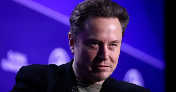 CEO Elon Musk giải đáp về tin đồn điện thoại Tesla