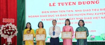 Phú Xuyên tuyên dương nhà giáo tiêu biểu nhân kỷ niệm Ngày Nhà giáo Việt Nam