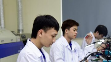 Suy nghĩ về phát triển giáo dục đại học Việt Nam gắn với khoa học và công nghệ