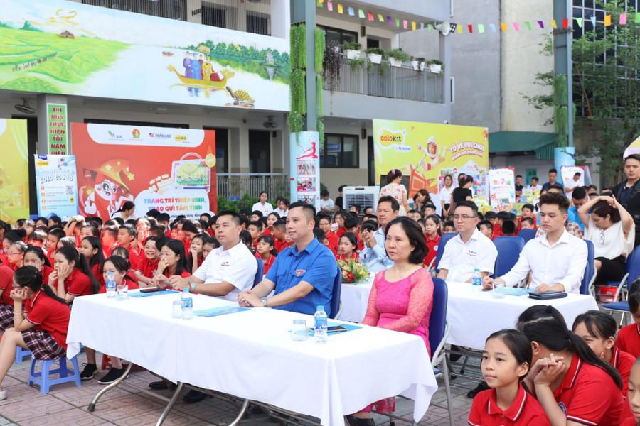 Tại trường Tiểu học Thành Công B, gần 500 em nhỏ đã tham gia nhiệt tình, vui vẻ vào các hoạt động ý nghĩa, thiết thực trong không gian đầy màu sắc của sự kiện.