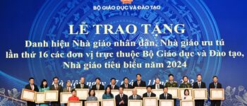 Trao tặng danh hiệu “Nhà giáo nhân dân, “Nhà giáo ưu tú”