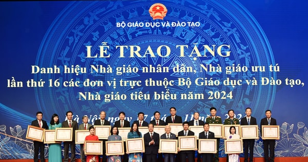 Trao tặng danh hiệu “Nhà giáo nhân dân, “Nhà giáo ưu tú”