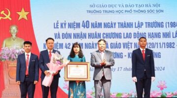 Trường THPT Sóc Sơn đón nhận Huân chương Lao động hạng Nhì