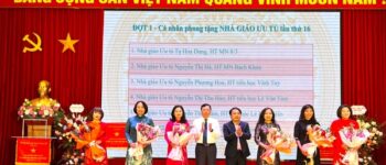 Trường Tiểu học Vĩnh Tuy (quận Hai Bà Trưng) đón nhận Cờ thi đua của Chính phủ